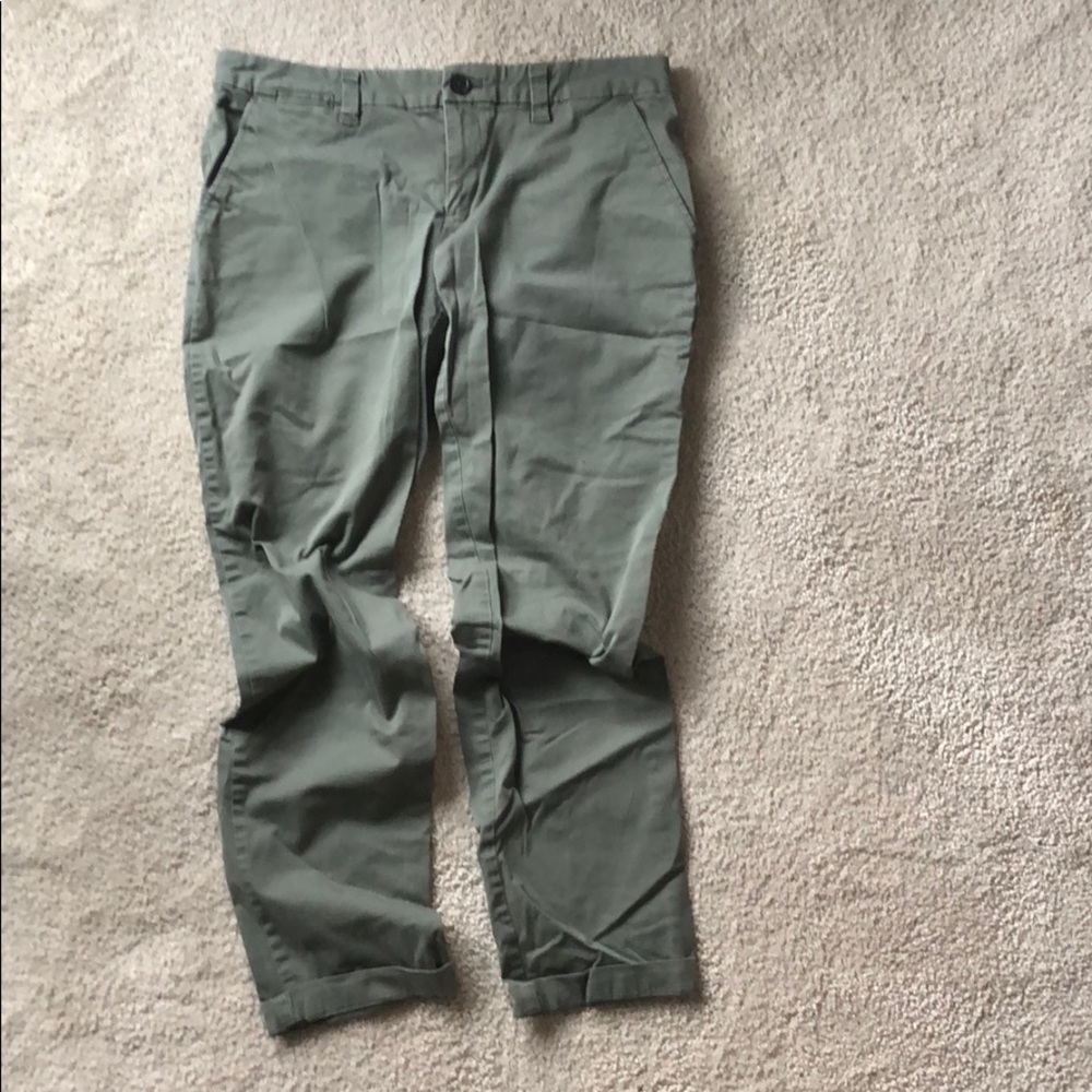 Gap cropped green pants!